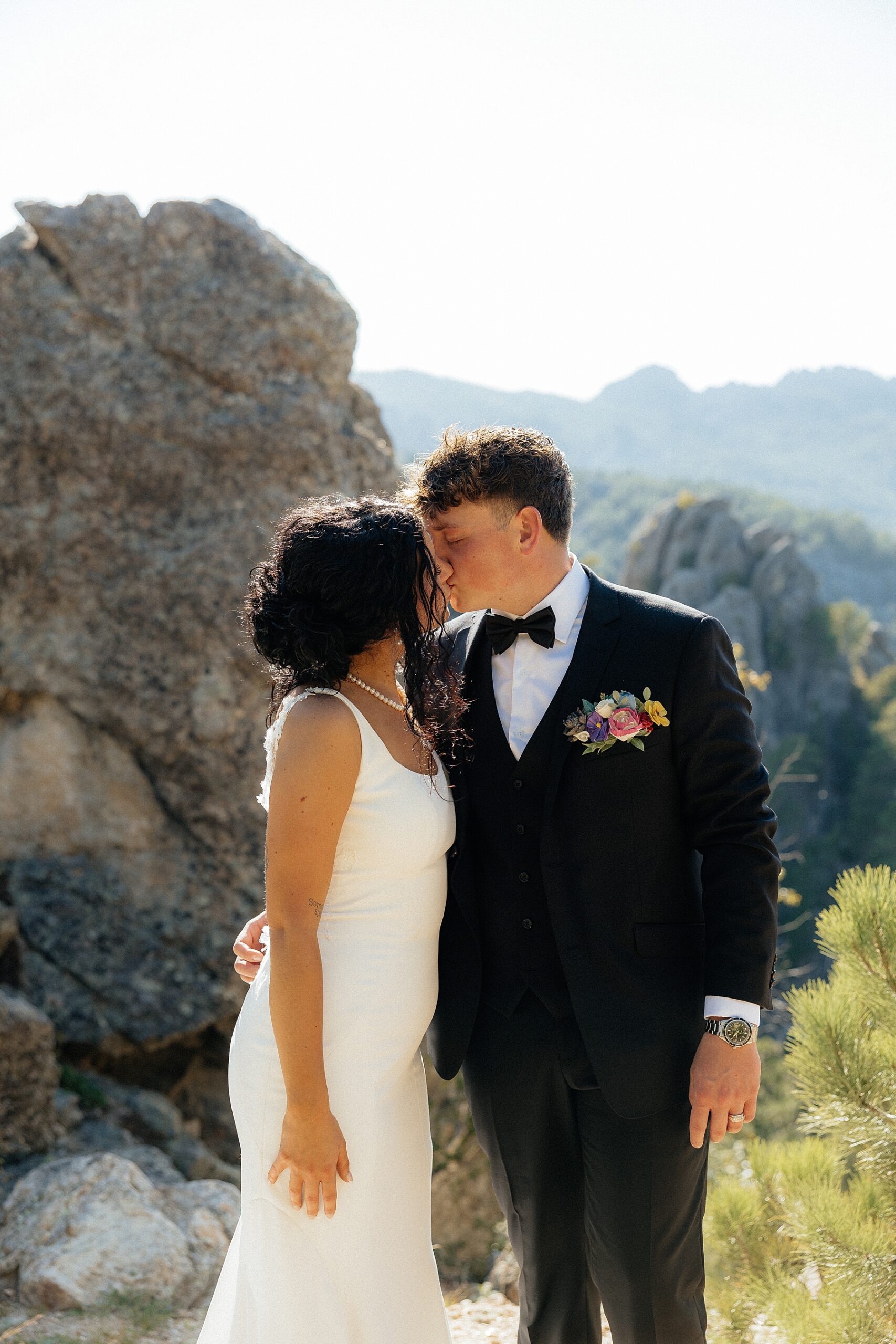 A couple kissing at the overlook at Breezy Point Picnic Area.