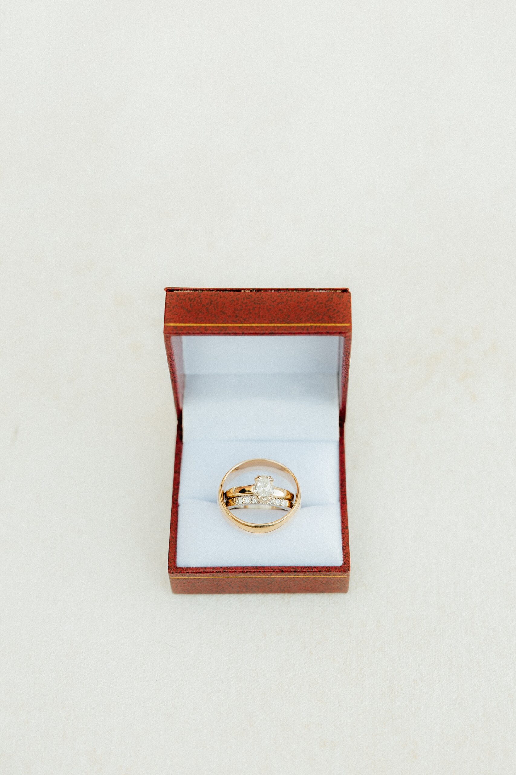 A closeup of the wedding rings.