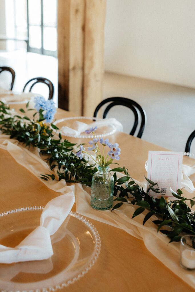 Simple florals on a kings style table.