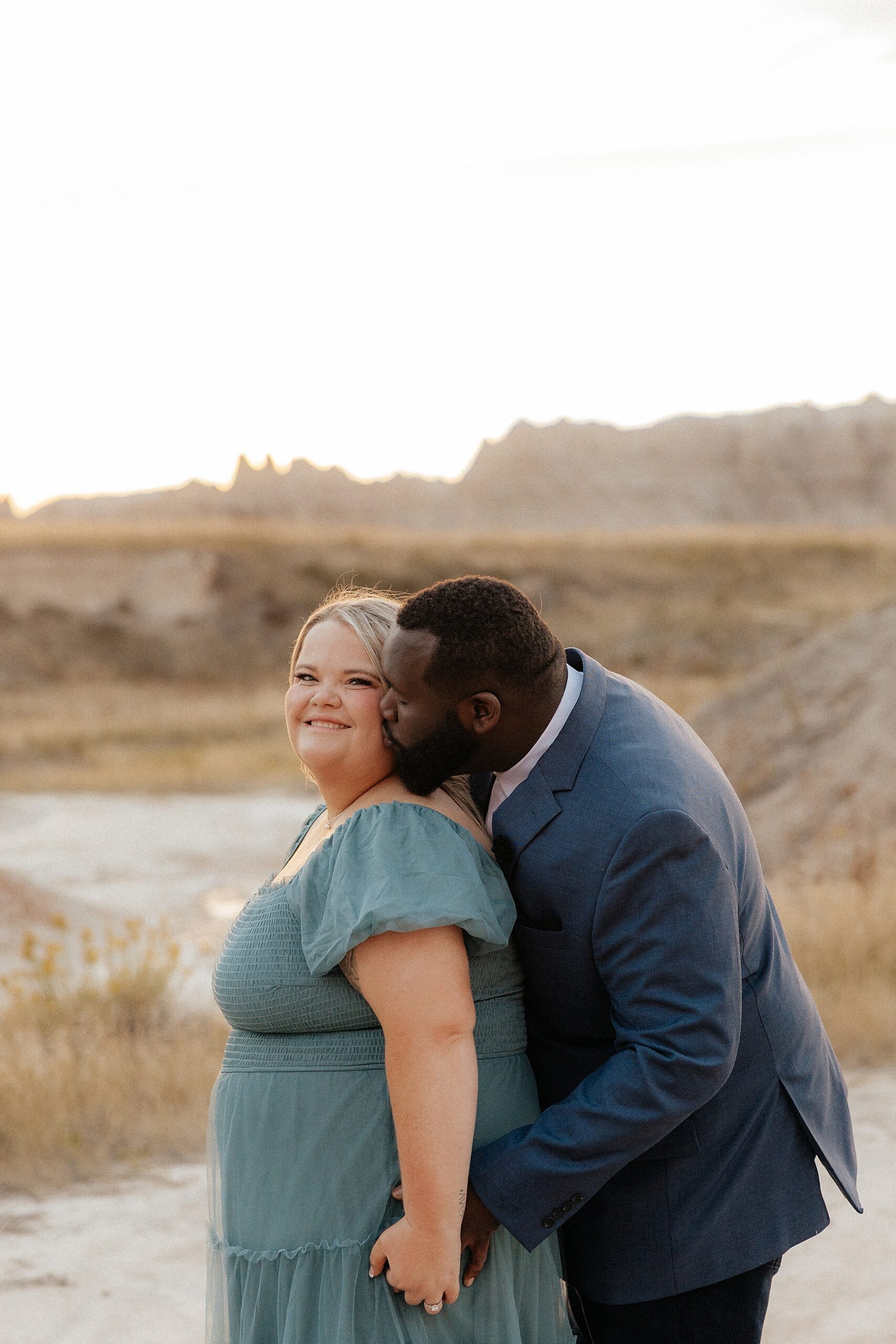 Kenyon kissing BreAnn's cheek during their Badlands photos.